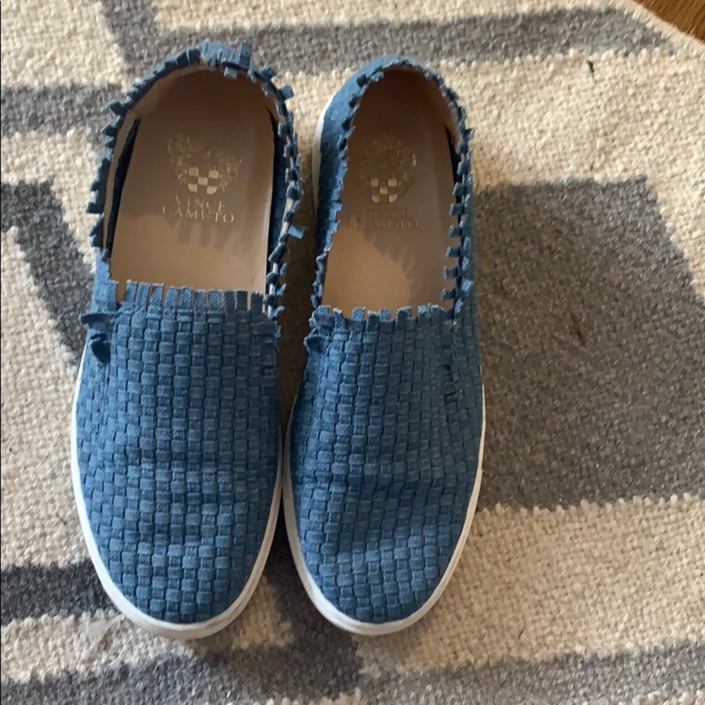 VINCE CAMUTO BIMMY BLUE WOVEN SNEAKERS